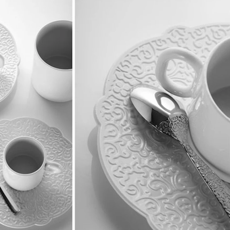 ALESSI Dressed アレッシドレスサービングプレート Dressed Dining Plate 27,3 cm, white from Alessi | RoyalDesign.co.uk