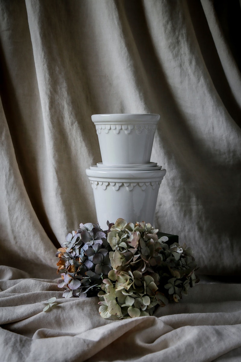 Copenhagen Pot With Saucer Mineral White, Ø11 cm | RoyalDesign.co.uk