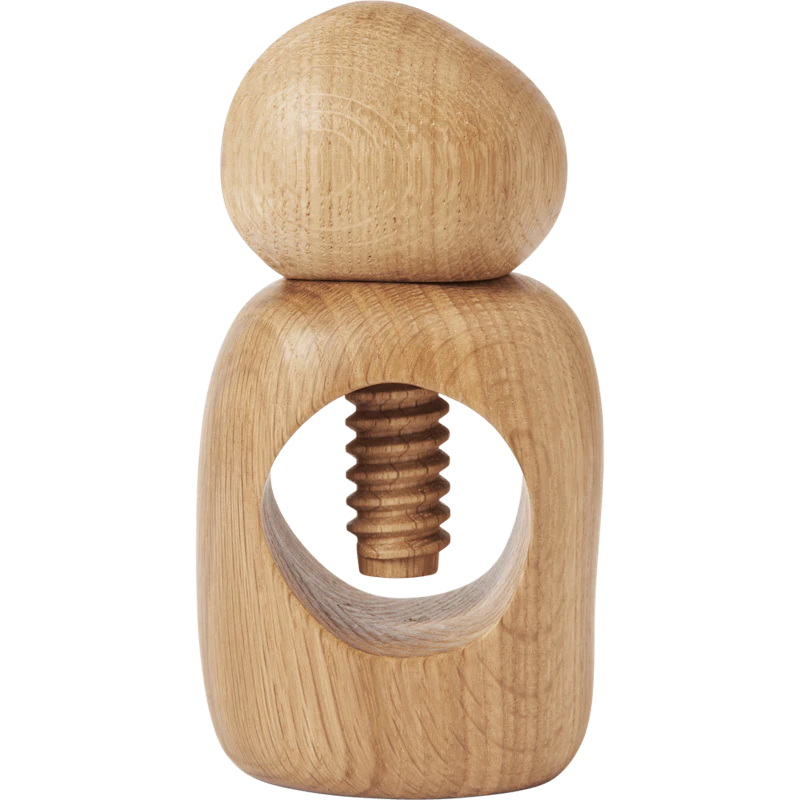 Cairn Nutcracker, Oak