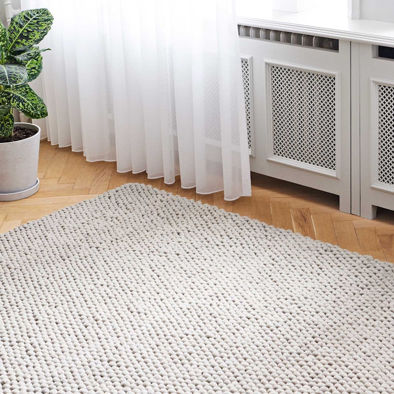 Peas Rug, 140x200 cm / Soft Grey from HAY | RoyalDesign.co.uk