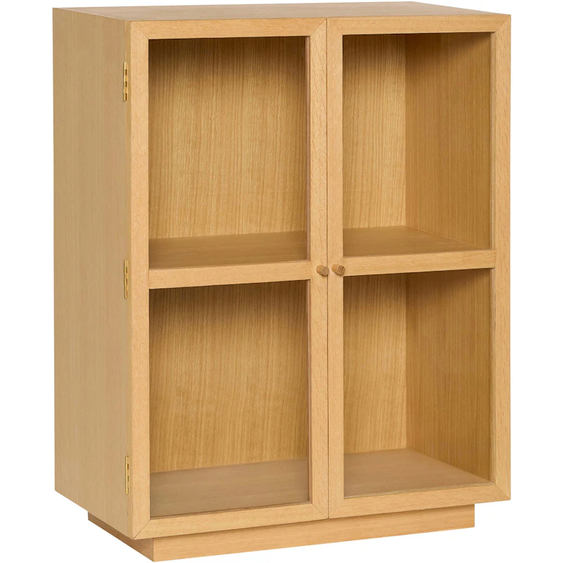 Mae Cabinet, Natural