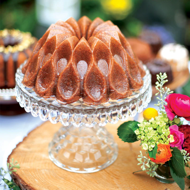 Crown Bundt Pan from Nordic Ware | RoyalDesign.co.uk