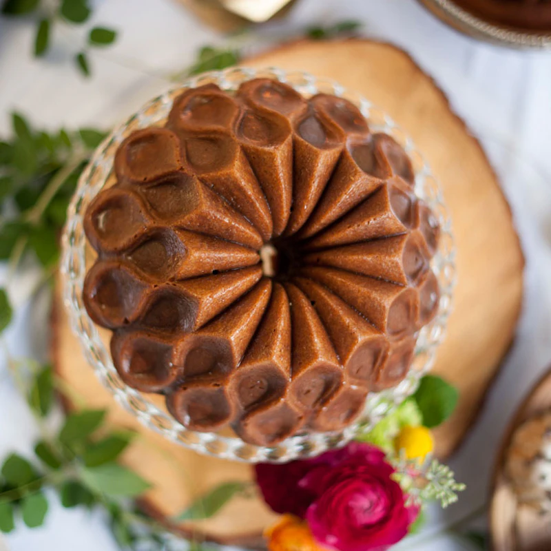 Crown Bundt Pan from Nordic Ware | RoyalDesign.co.uk