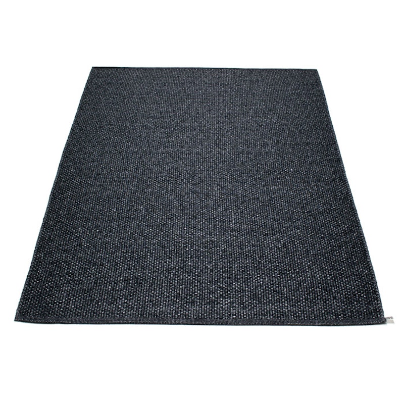 Svea Rug Black Metallic/Black, 180x260 cm